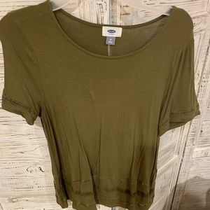 Green tshirt with lace detail on bottom